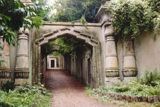 Cmentarz Highgate, Londyn, Wielka Brytania, Highgate Cemetery, sprzątanie grobów, opieka nad grobami, sprzątanie grobów Śląsk i Zagłębie, opieka nad grobami Śląsk i Zagłębie