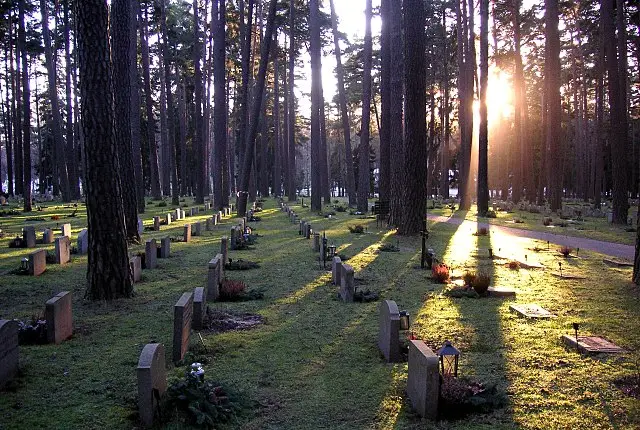 Leśny cmentarz Skogskyrkogården – Sztokholm, Szwecja